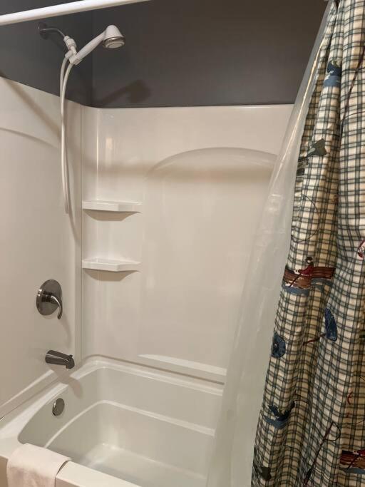 Nantahala Nook, W/hot Tub,game Room, & Wifi Holiday home