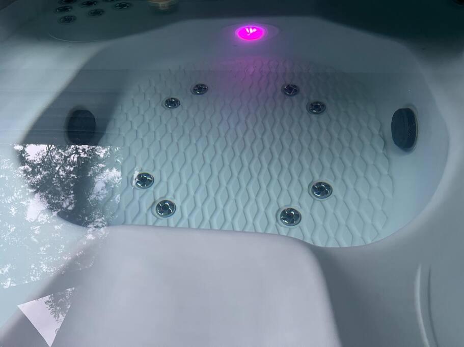 Holiday home Nantahala Nook, W/hot Tub,game Room, & Wifi Bryson City