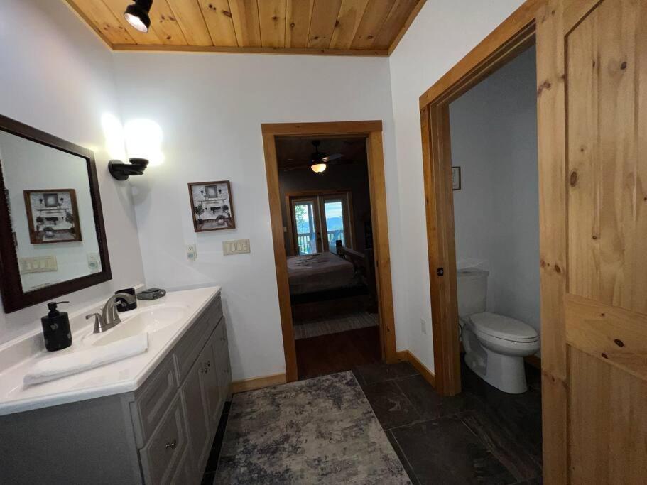 Holiday home Nantahala Nook, W/hot Tub,game Room, & Wifi Bryson City