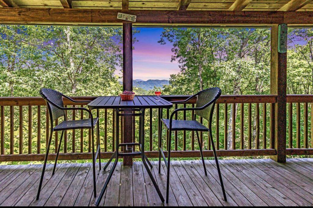 Holiday home Nantahala Nook, W/hot Tub,game Room, & Wifi Bryson City